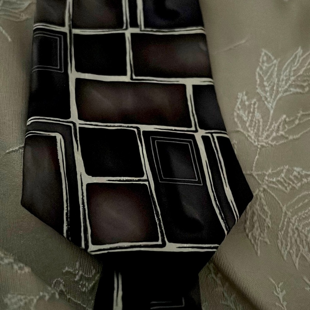 Arrow Imported 100% silk like NEW Tie.